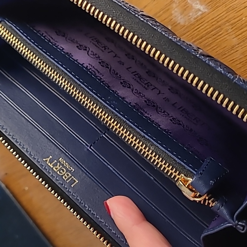 Liberty of London Iphis Continental wallet - Picture 8 of 11